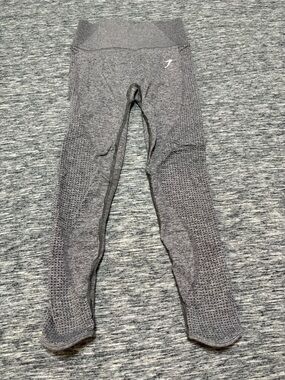 Gymshark Leggings Size Small - with pocket, flattering fit!